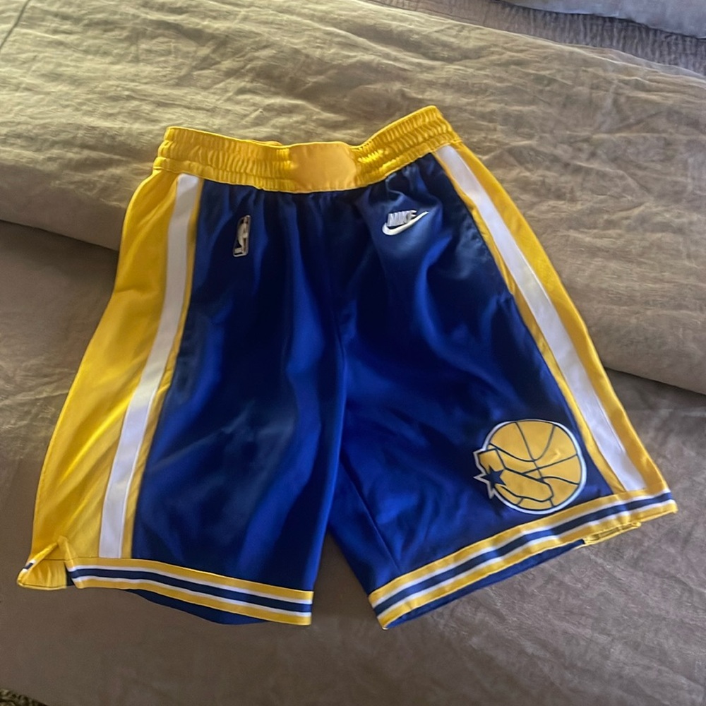 Men’s Nike Warriors basketball shorts